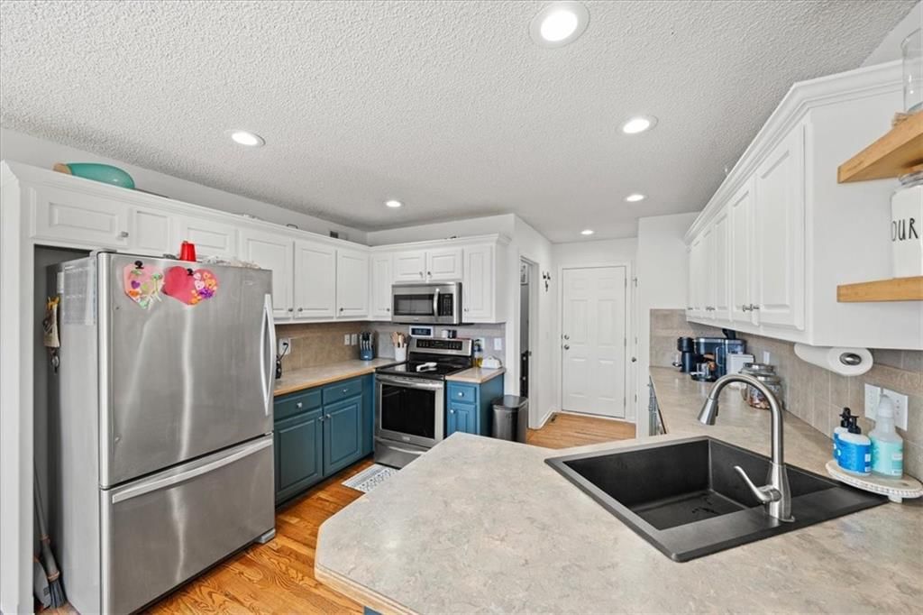 803 NW Redbud Drive — photo 9