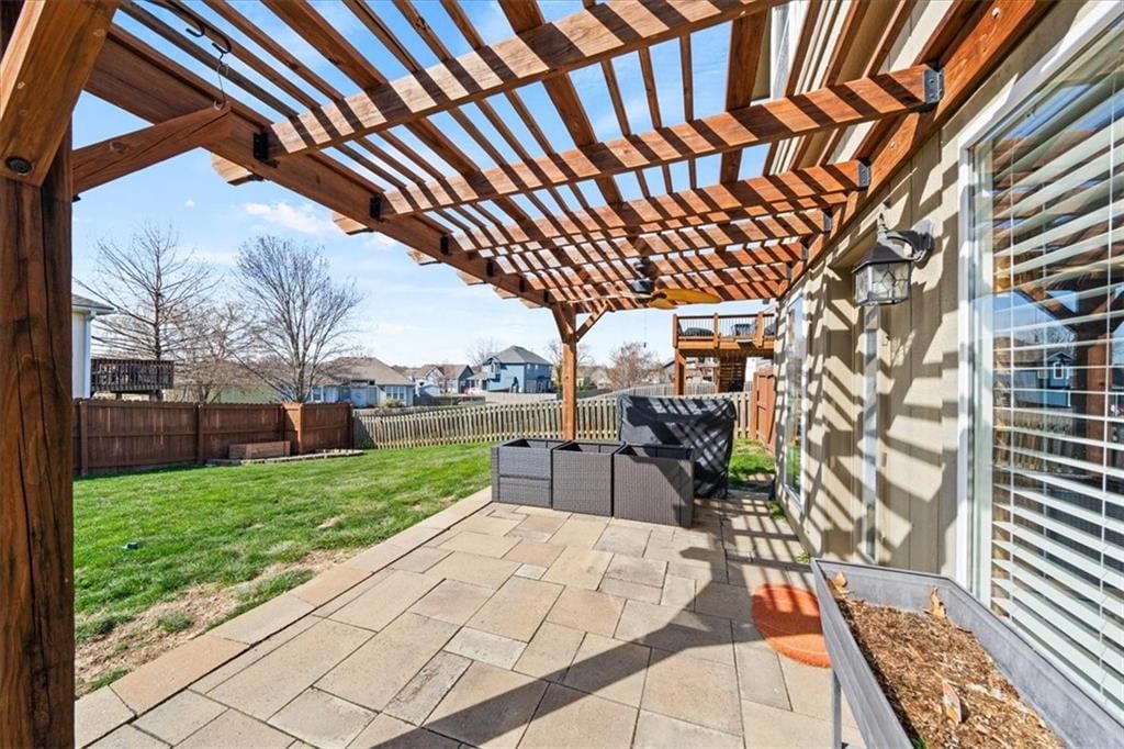 803 NW Redbud Drive — photo 25