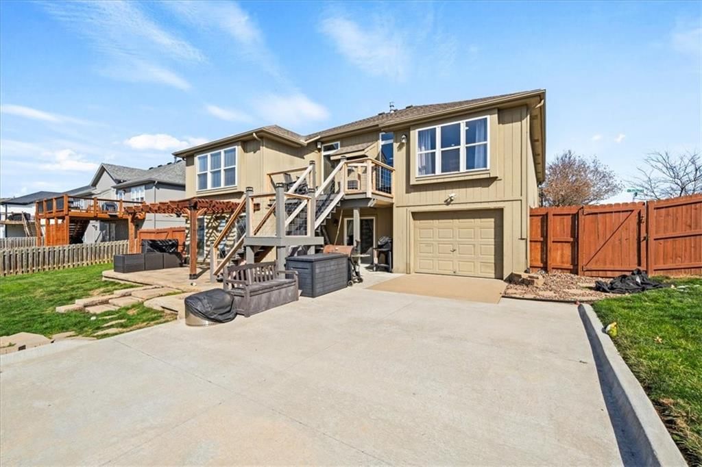 803 NW Redbud Drive — photo 26