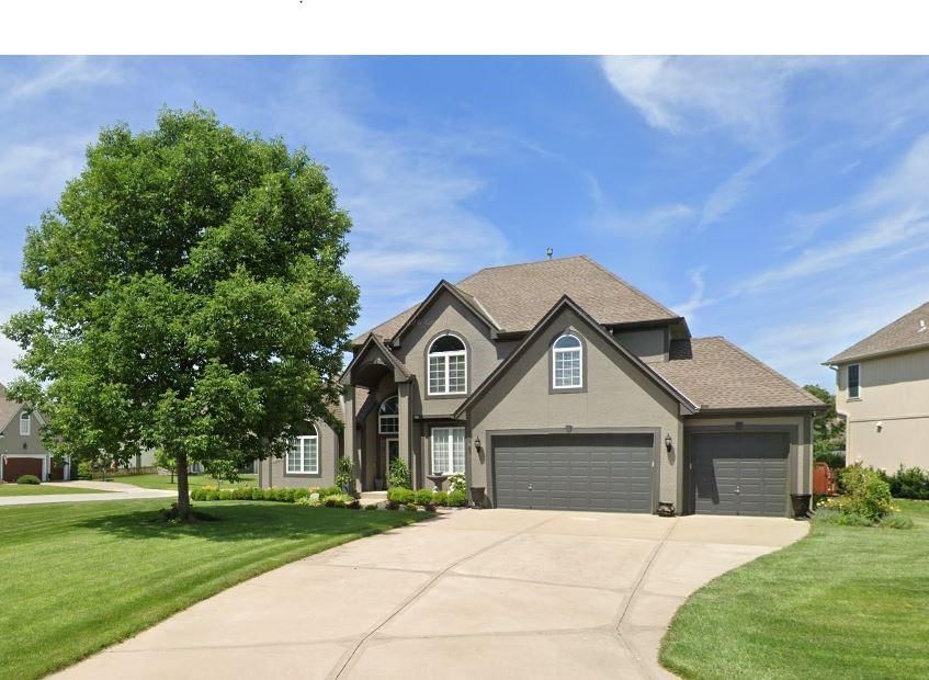 5900 NE Hidden Valley Drive, Lee's Summit, MO