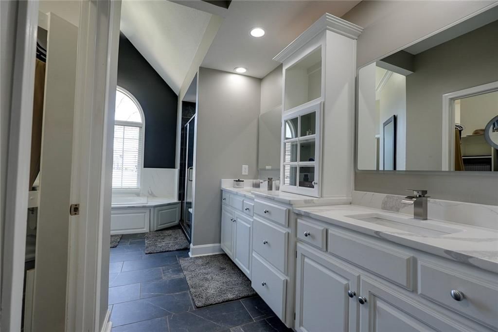 5900 NE Hidden Valley Drive — photo 18