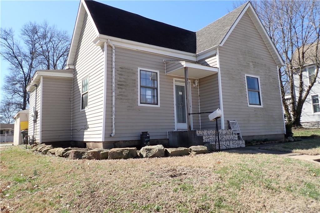 318 E Ohio Street, Clinton, MO