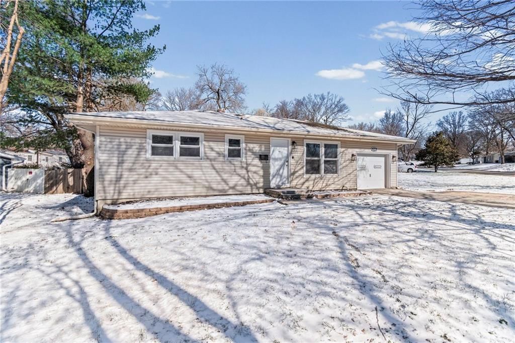 1508 NE Shady Lane Drive — photo 2