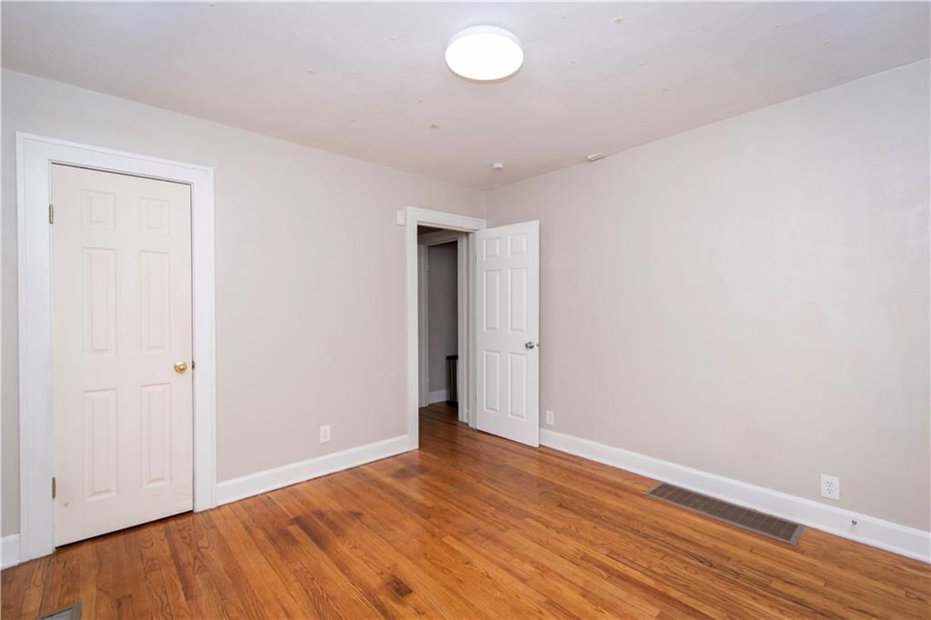 5331 Charlotte Street — photo 17