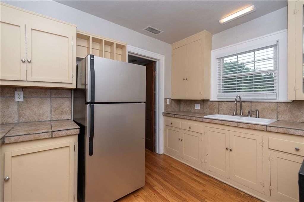 5331 Charlotte Street — photo 22