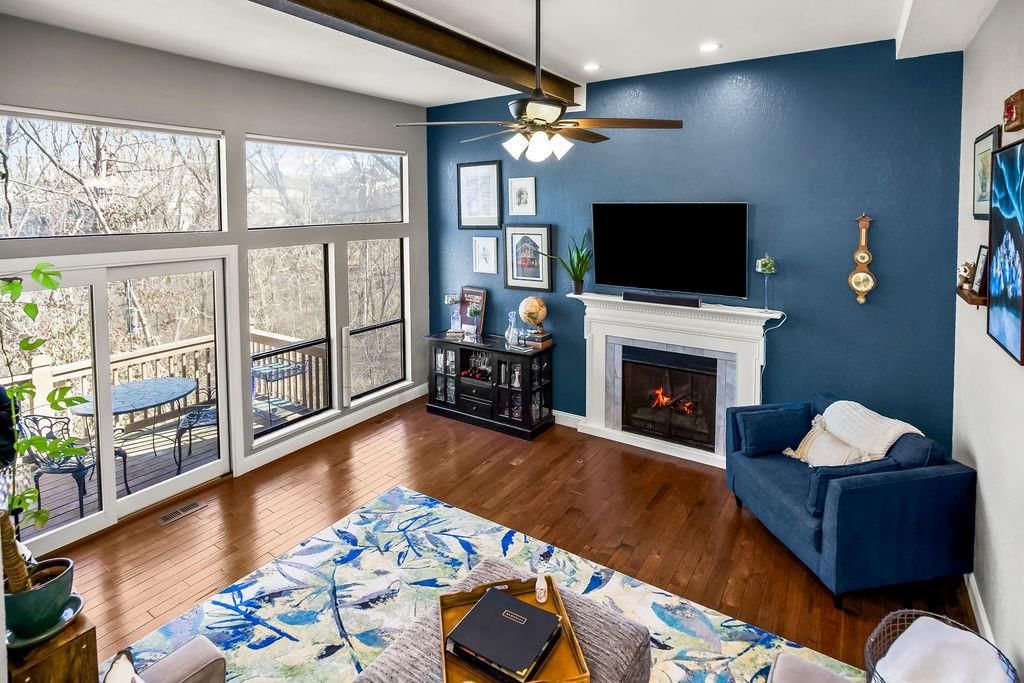 4906 NW Barry Road, Kansas City, MO