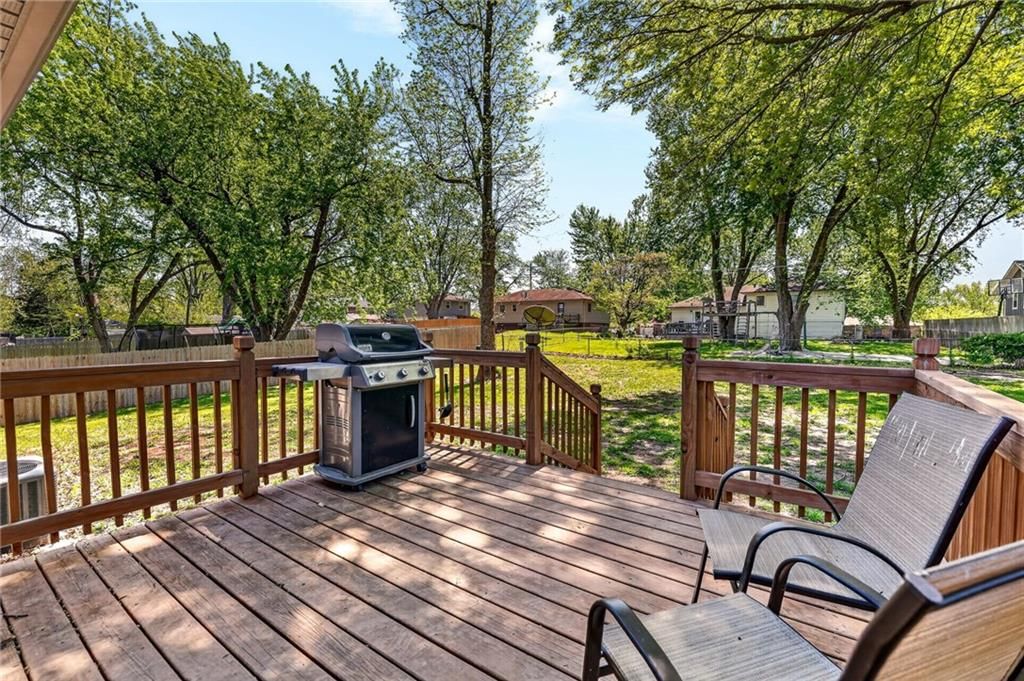 1715 Karlton Way — photo 3