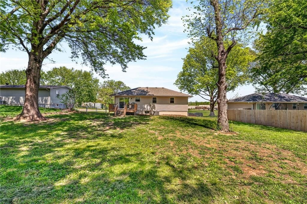 1715 Karlton Way — photo 4