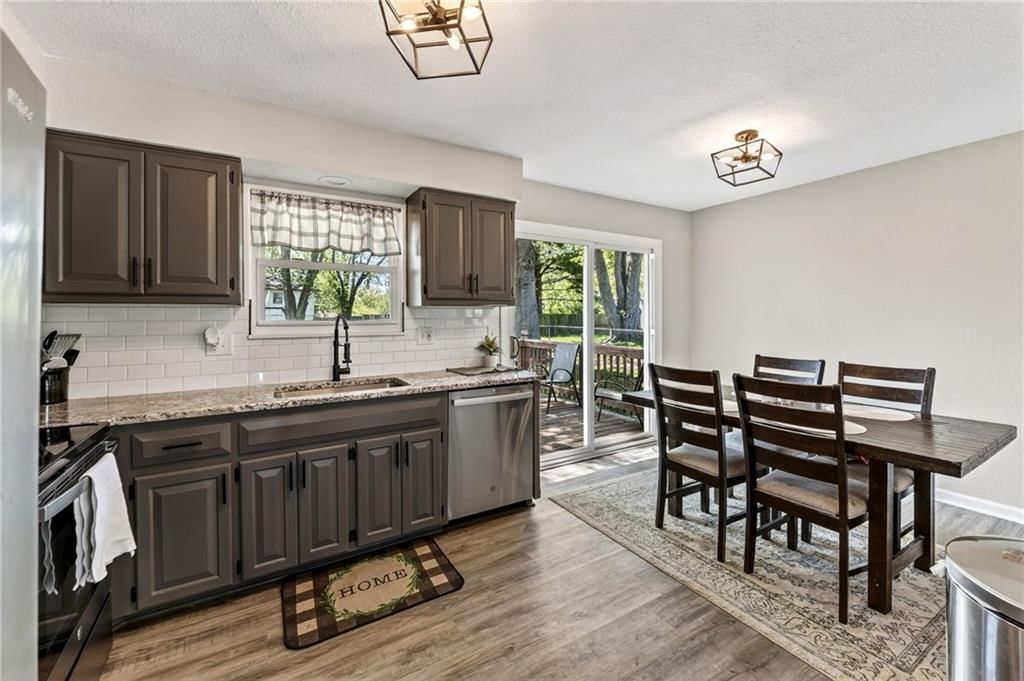 1715 Karlton Way — photo 8