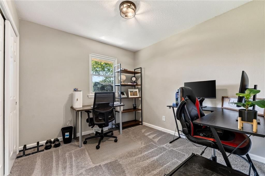 1715 Karlton Way — photo 15