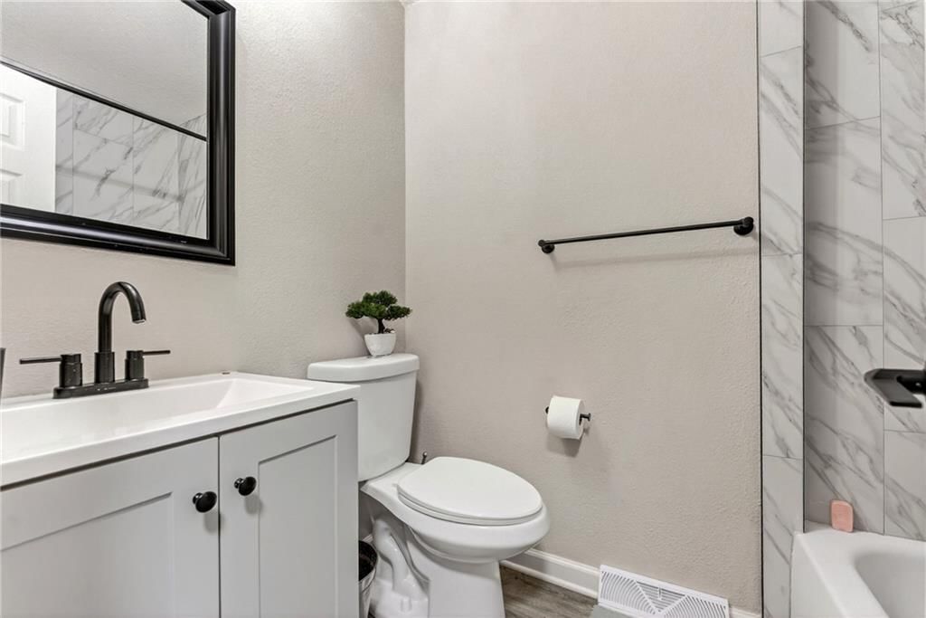 1715 Karlton Way — photo 16