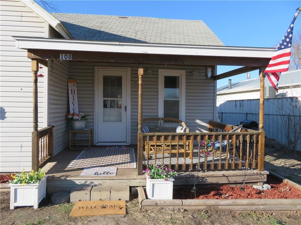 108 W Lake Street — photo 3