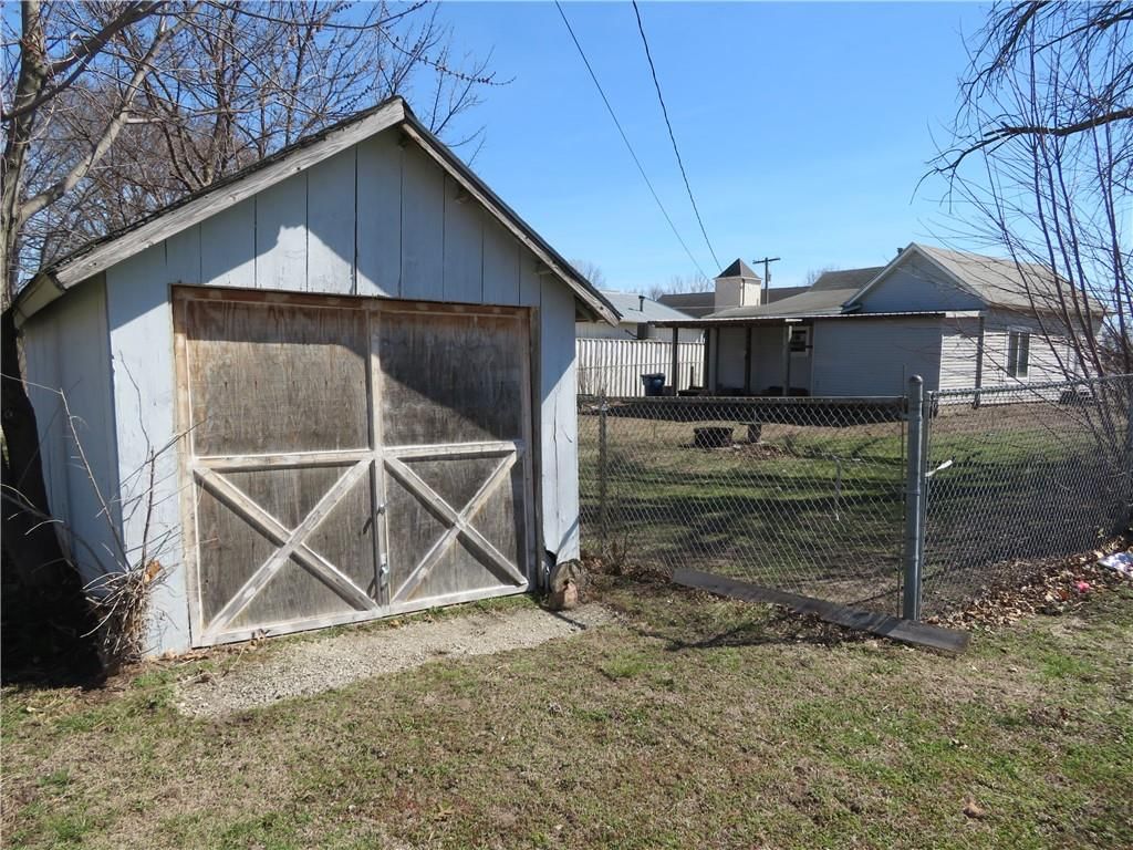 108 W Lake Street — photo 45