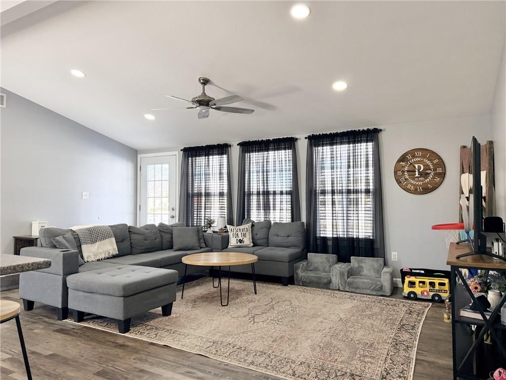 810 Town and Country Lane — photo 8