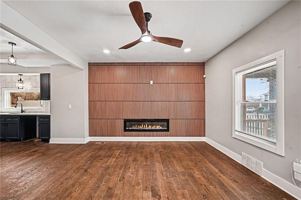 4435 Troost Avenue — photo 4