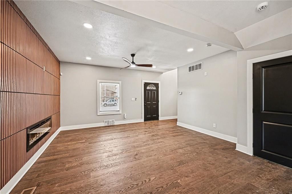 4435 Troost Avenue — photo 5