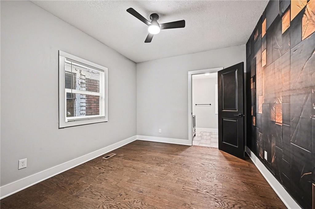 4435 Troost Avenue — photo 10