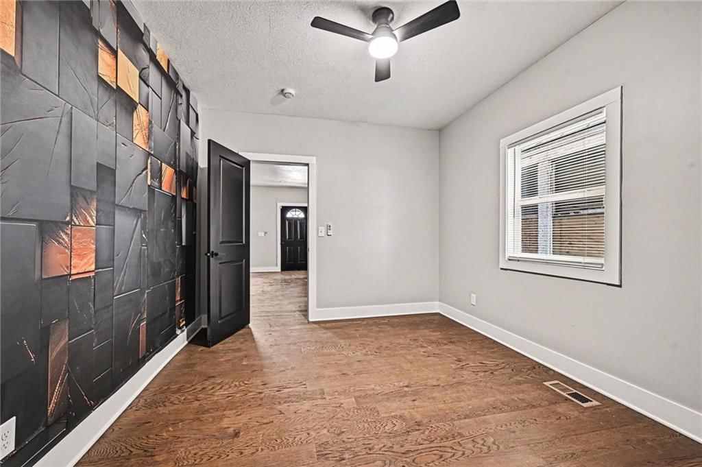 4435 Troost Avenue — photo 11