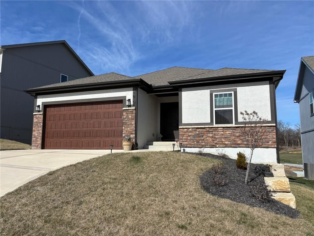 16104 Ryan Circle, Parkville, MO
