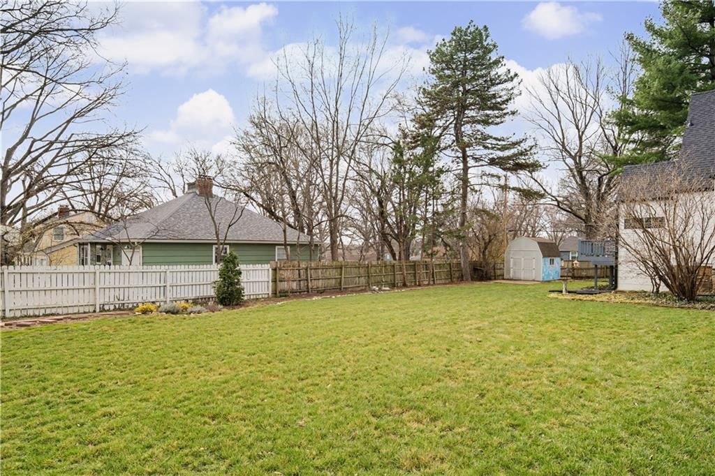 6915 Reeds Road — photo 41