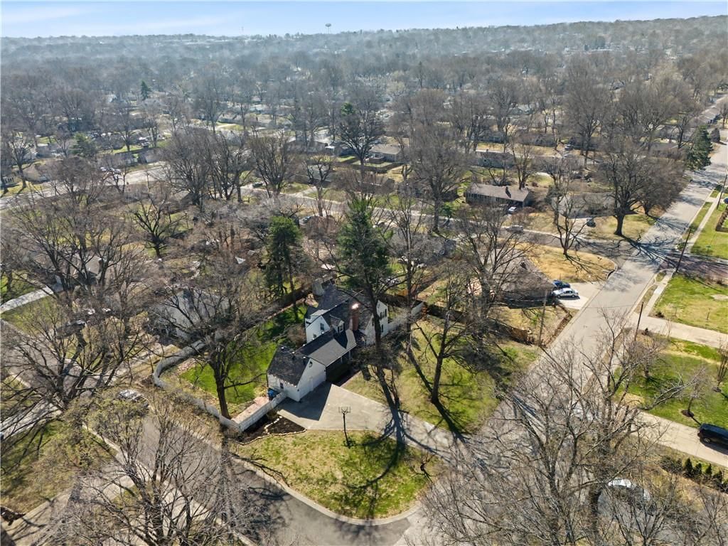 6915 Reeds Road — photo 46