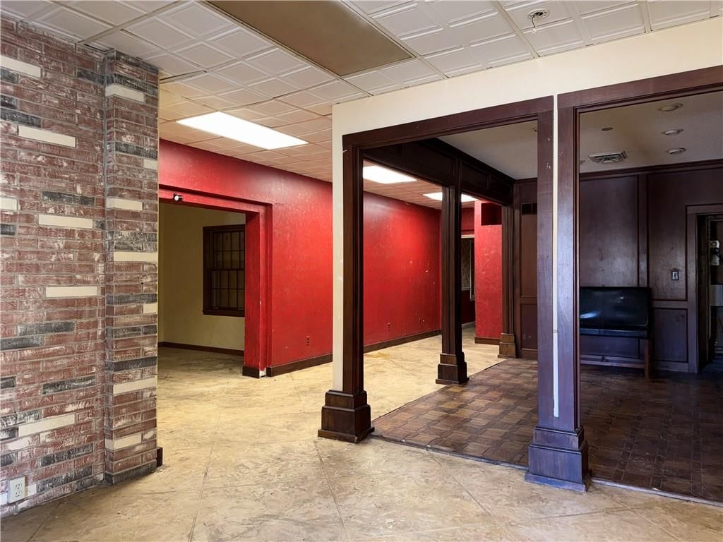321 W Broadway Avenue — photo 4