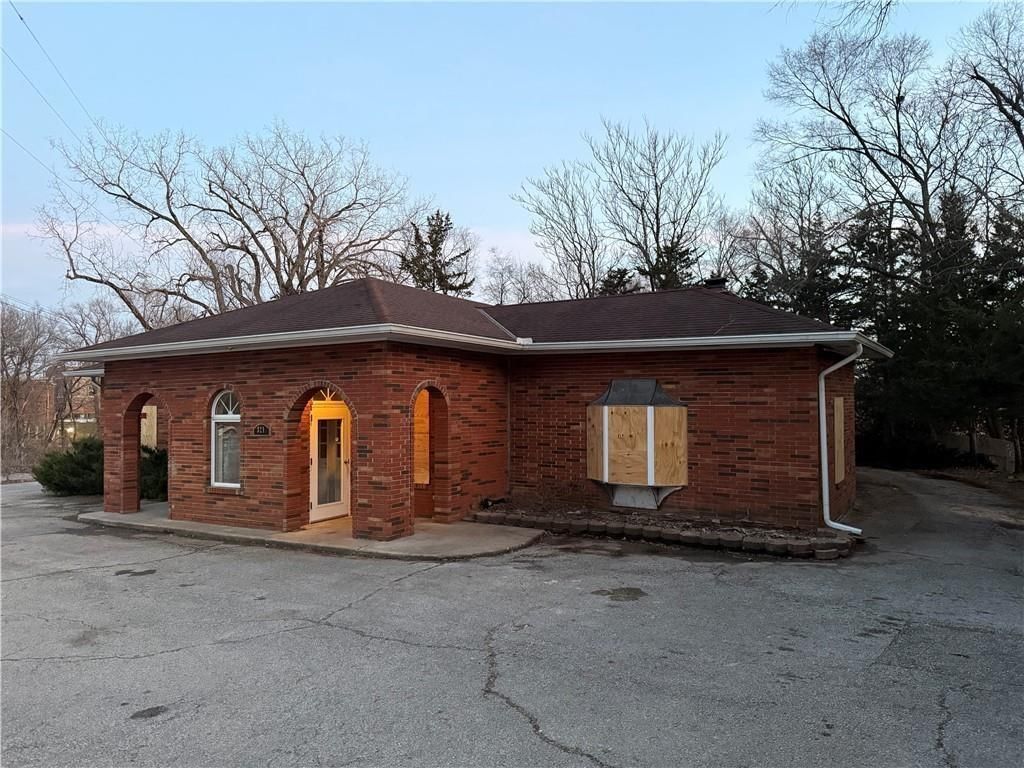 321 W Broadway Avenue — photo 11
