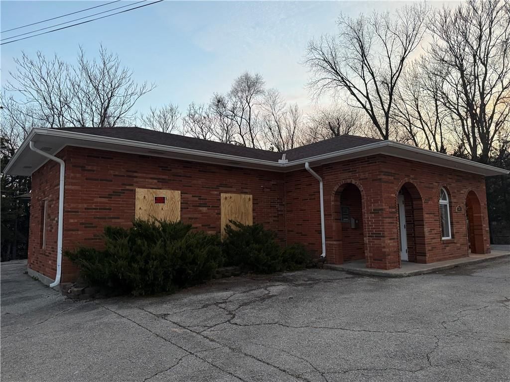 321 W Broadway Avenue — photo 16