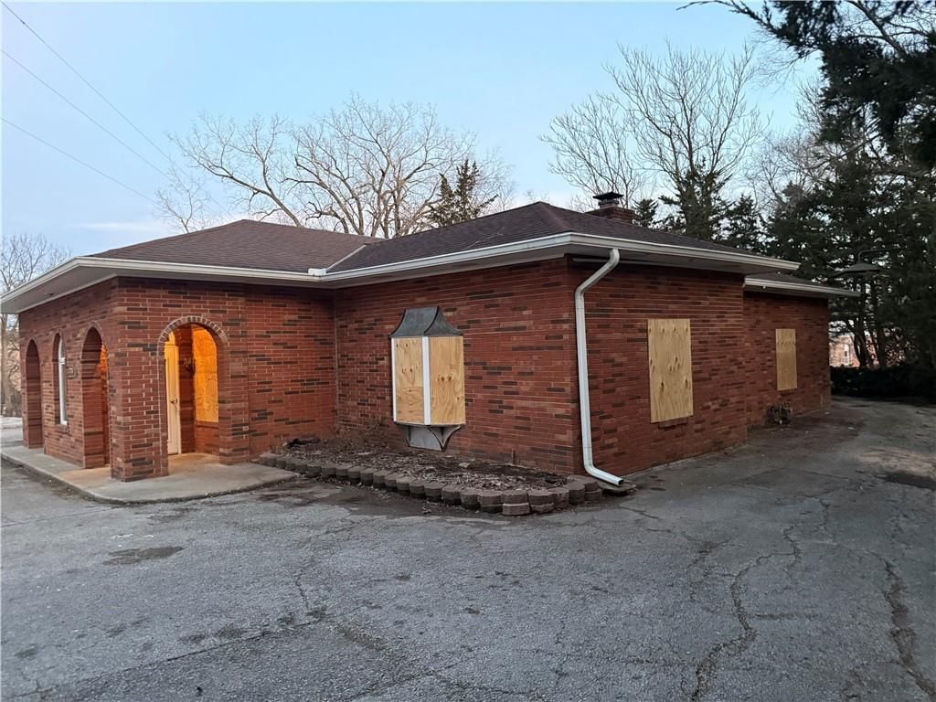 321 W Broadway Avenue — photo 17