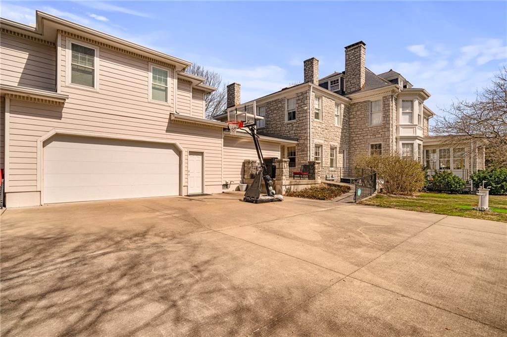 1 Hawthorne Place — photo 66