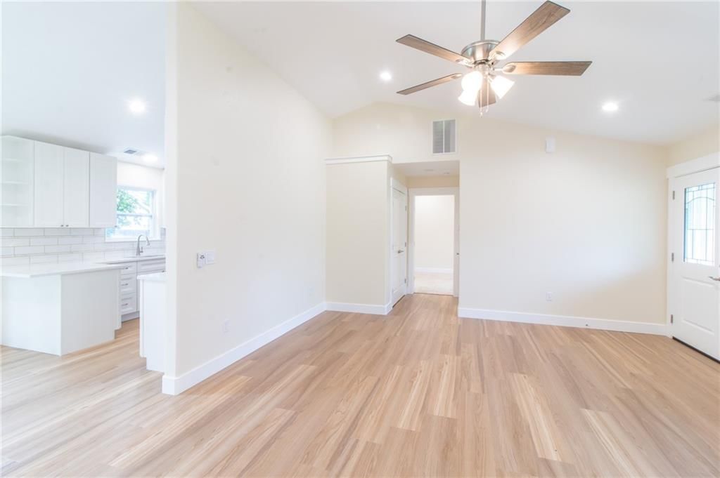 206 W 4th Street — photo 11