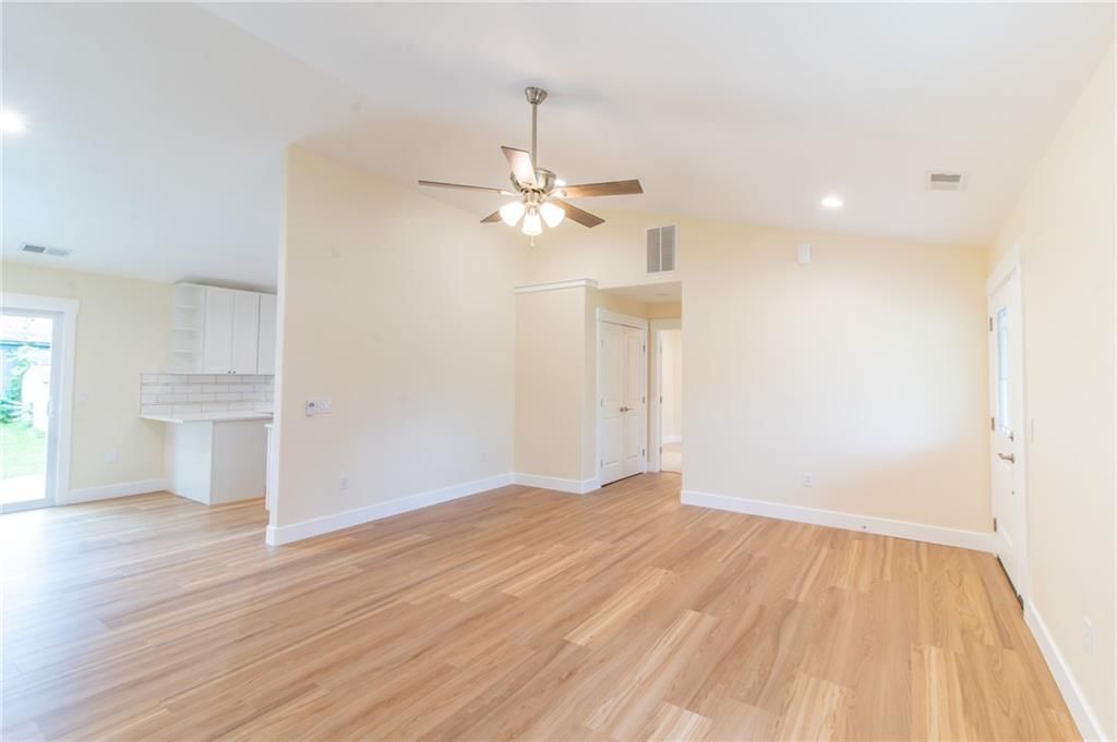 206 W 4th Street — photo 12