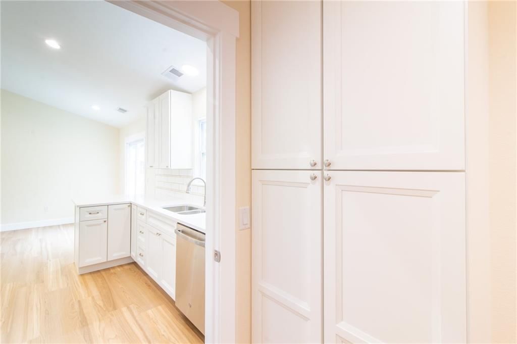 206 W 4th Street — photo 13