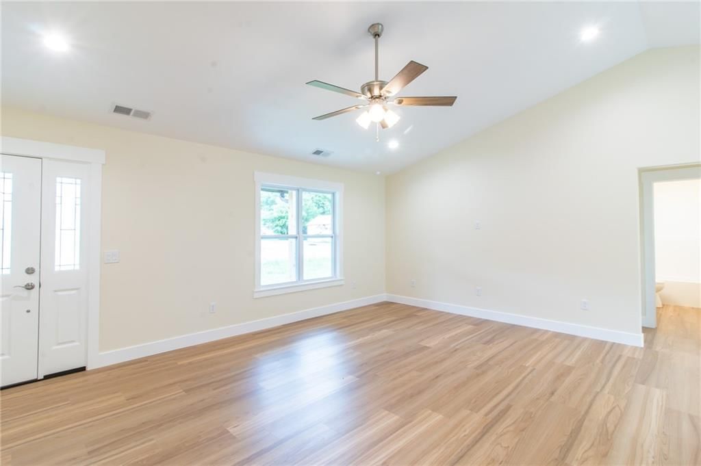 206 W 4th Street — photo 15