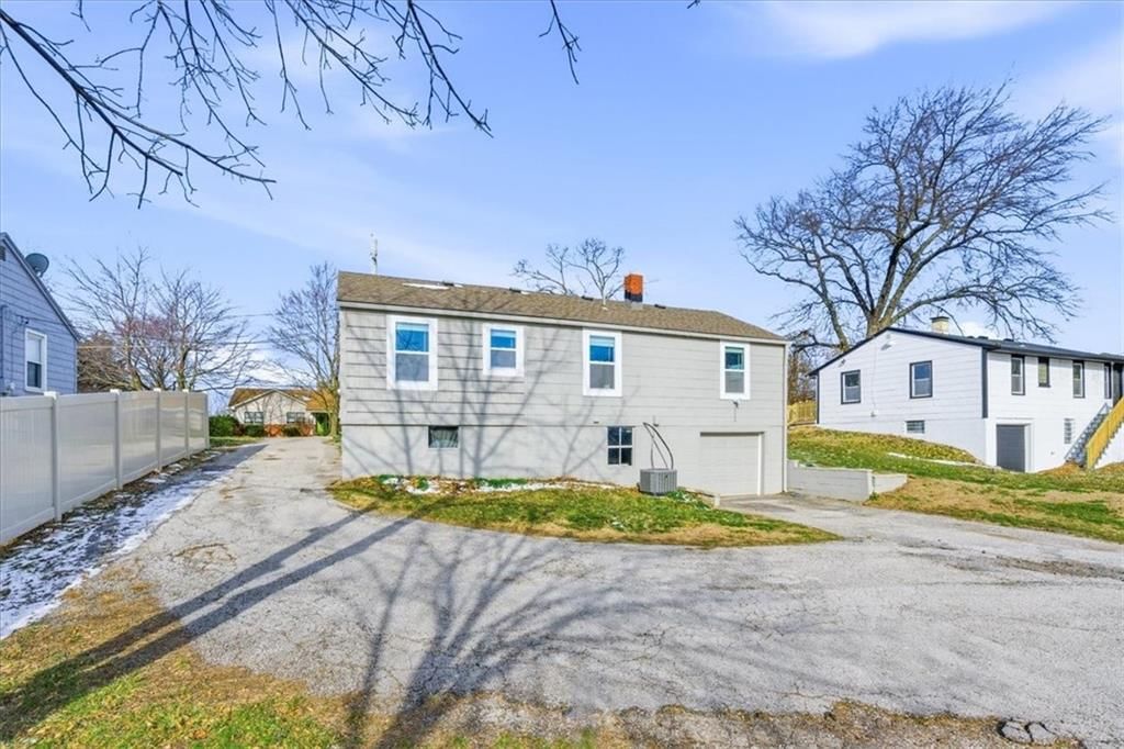 5609 N Walnut Street — photo 27