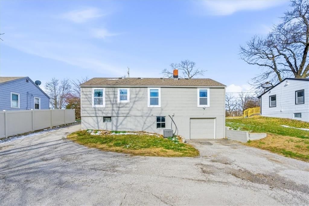 5609 N Walnut Street — photo 28