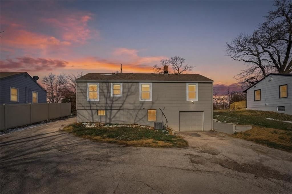 5609 N Walnut Street — photo 29
