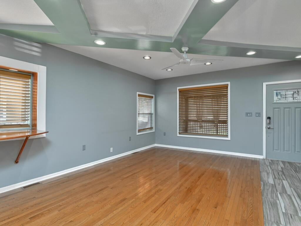2943 Garfield Avenue — photo 16
