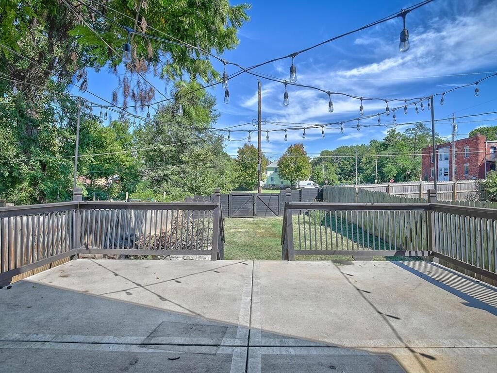 2943 Garfield Avenue — photo 47