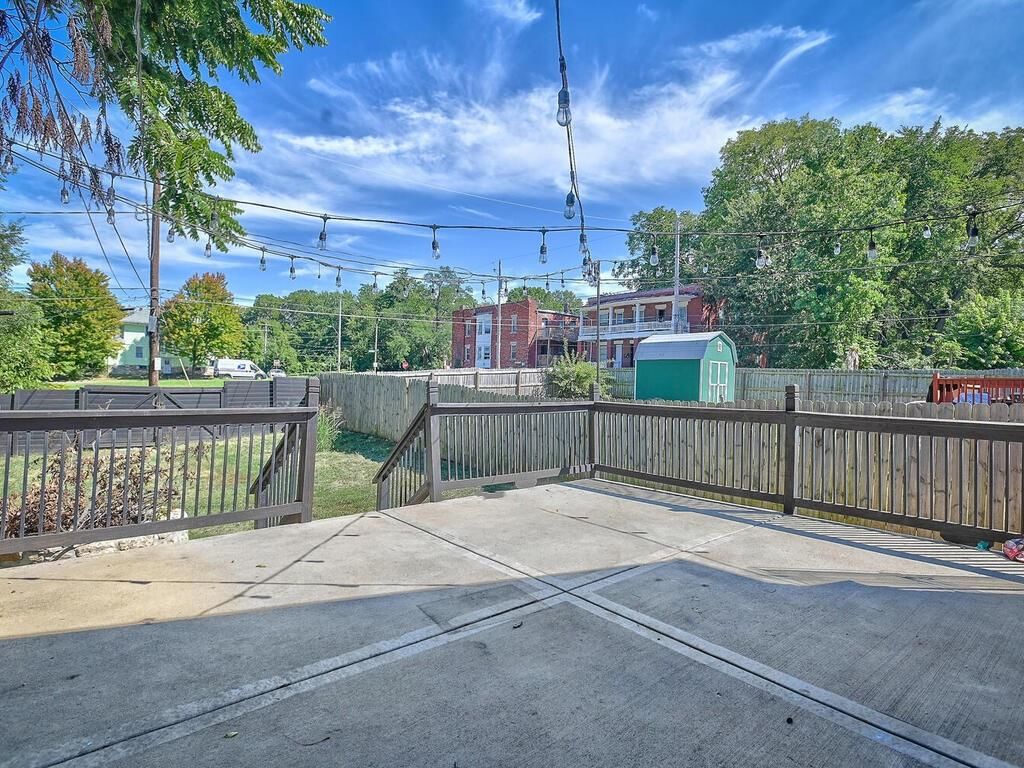 2943 Garfield Avenue — photo 48