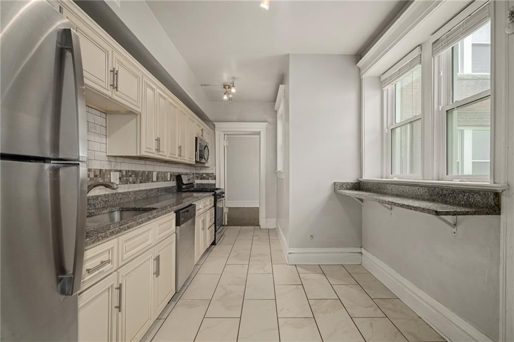1110 E Armour Boulevard — photo 13
