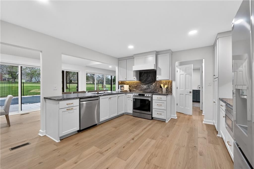 12815 Pembroke Circle — photo 20