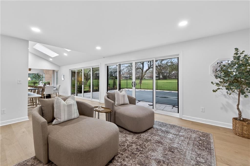 12815 Pembroke Circle — photo 30