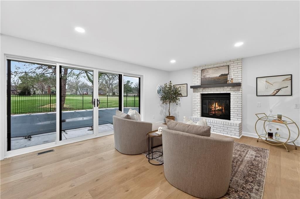 12815 Pembroke Circle — photo 32