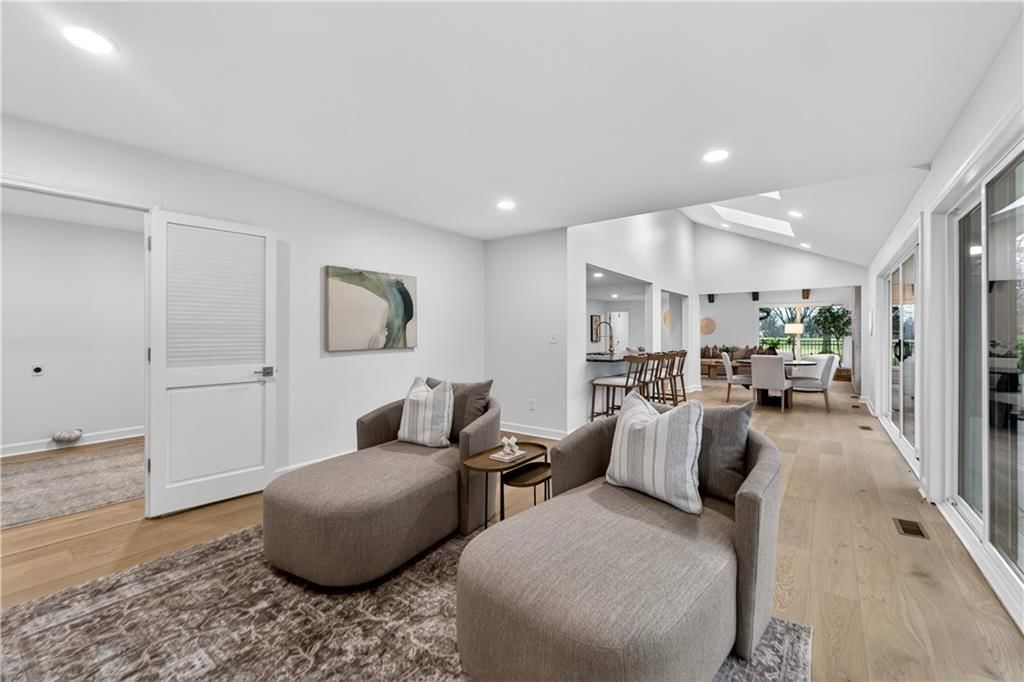 12815 Pembroke Circle — photo 37