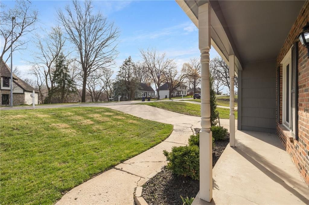 412 NW Briarcliff Road — photo 3