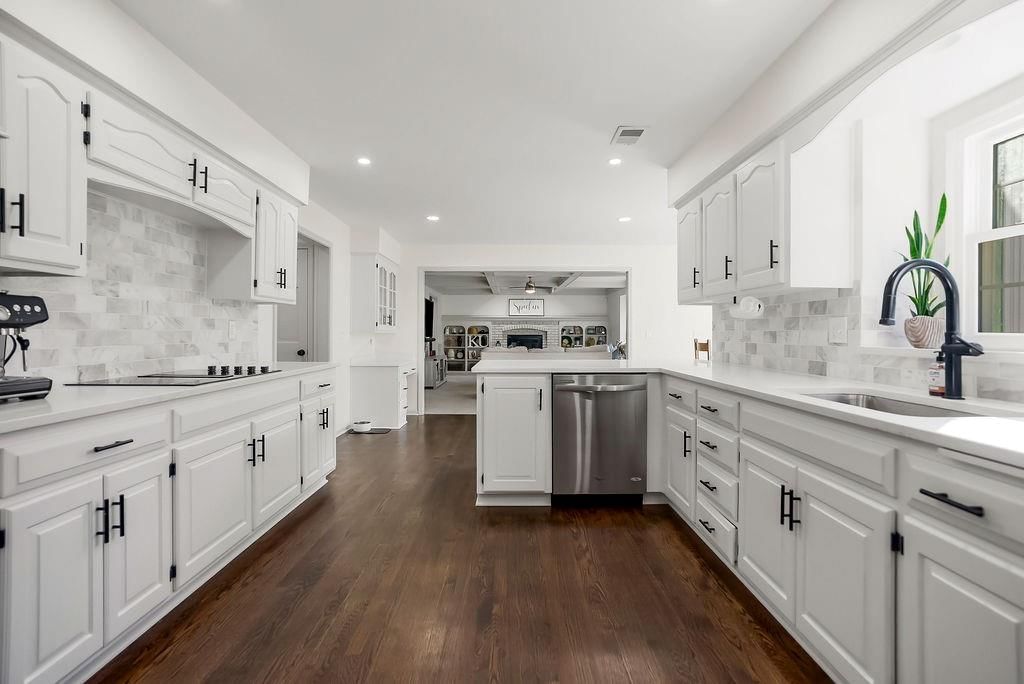 8352 Oakview Circle — photo 16