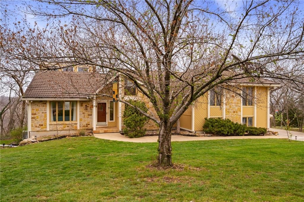 20414 Crickett Lane, Lenexa, KS