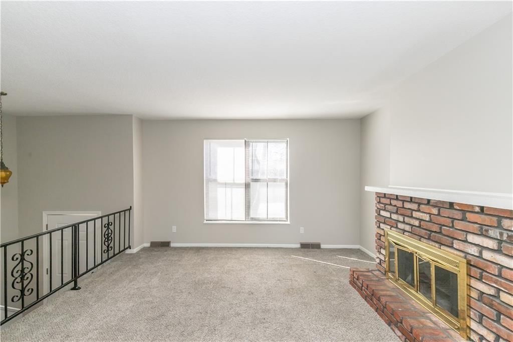 9857 N Cherry Street — photo 3