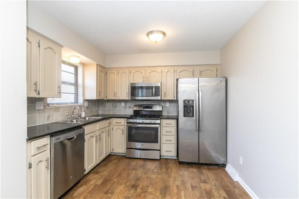 9857 N Cherry Street — photo 17